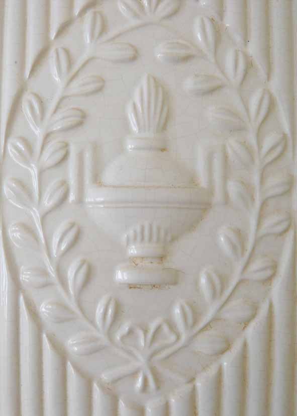 antiker schwedischer Kachelofen Empireofen von SVEA Hamburg, Kacheldetail